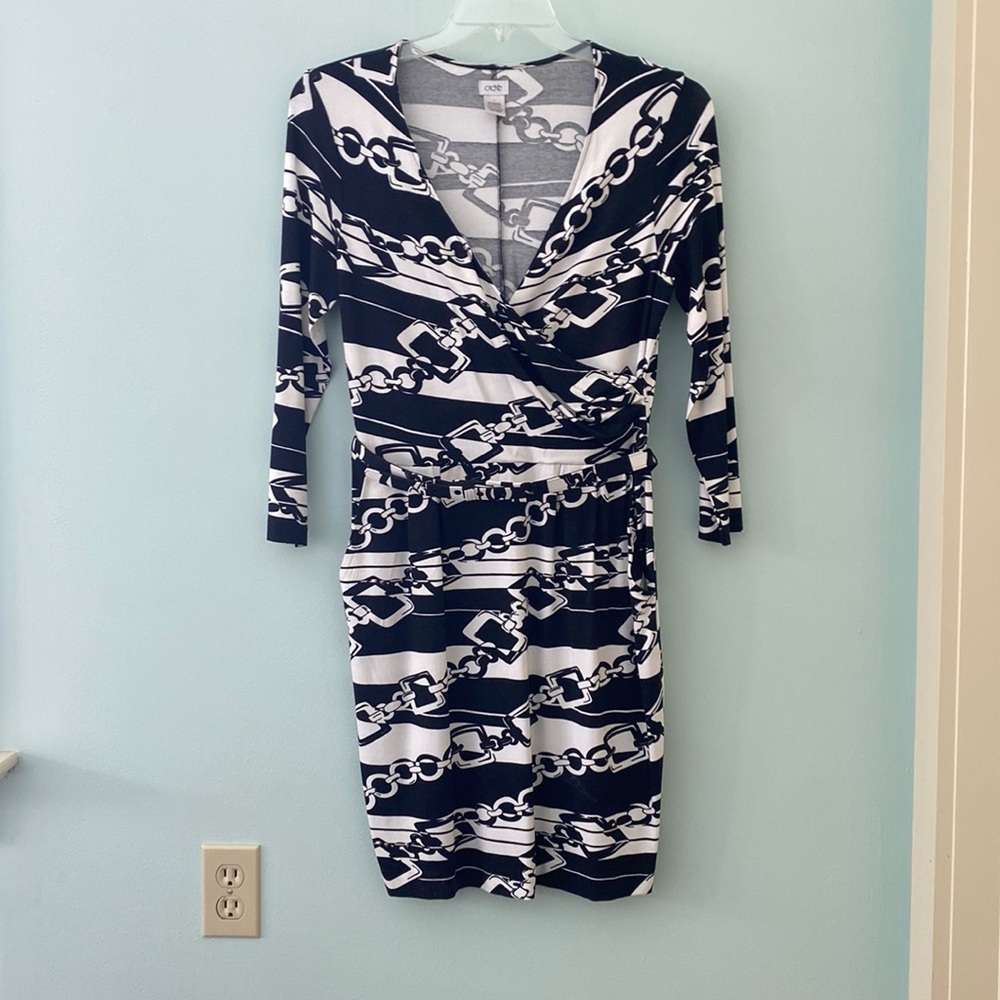 Cache women’s knit belted dress Size L black and white